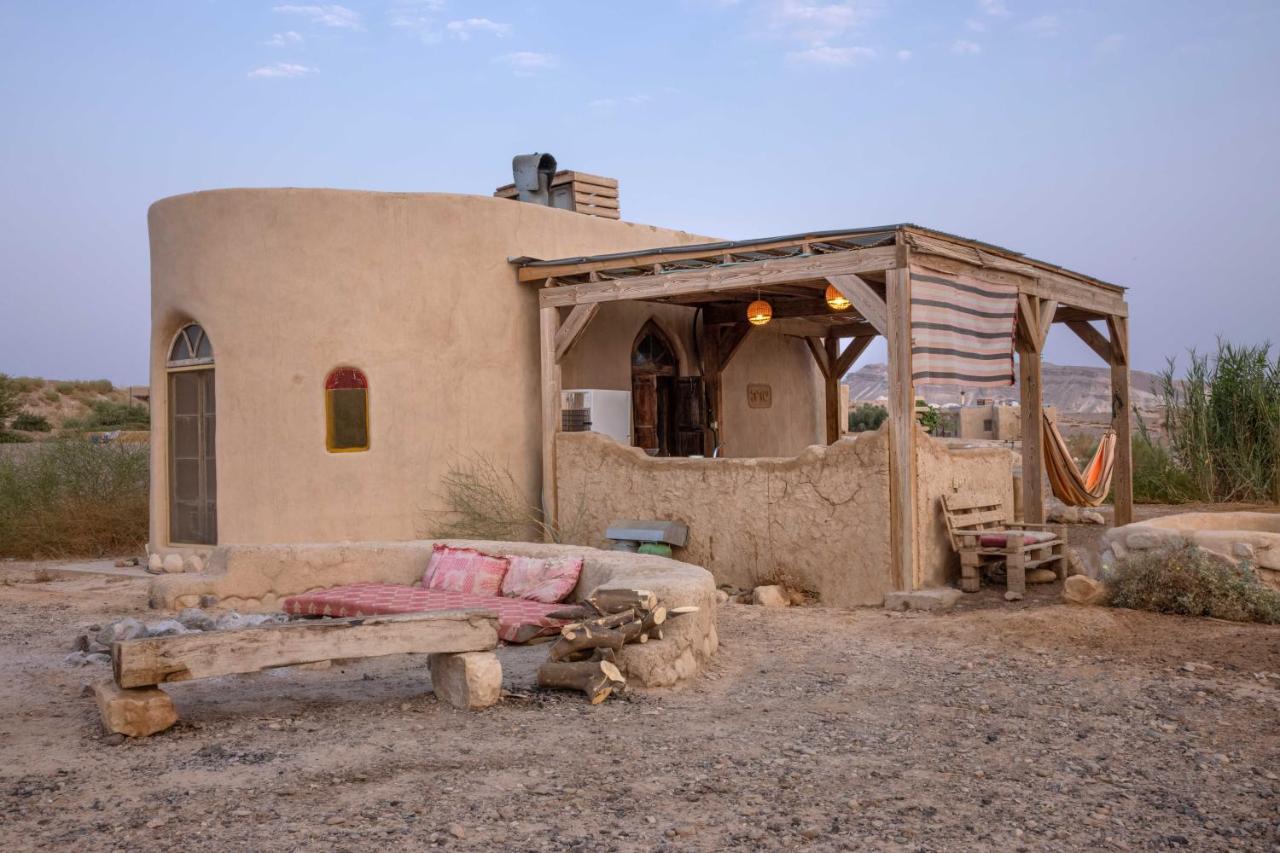 Desert Days Mud Cabin's *