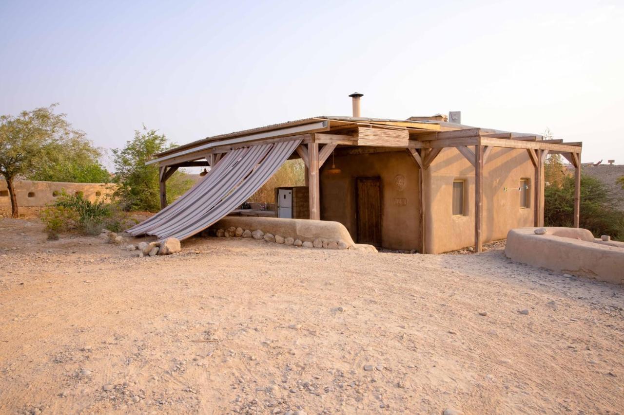 Desert Days Mud Cabin's Lodge *