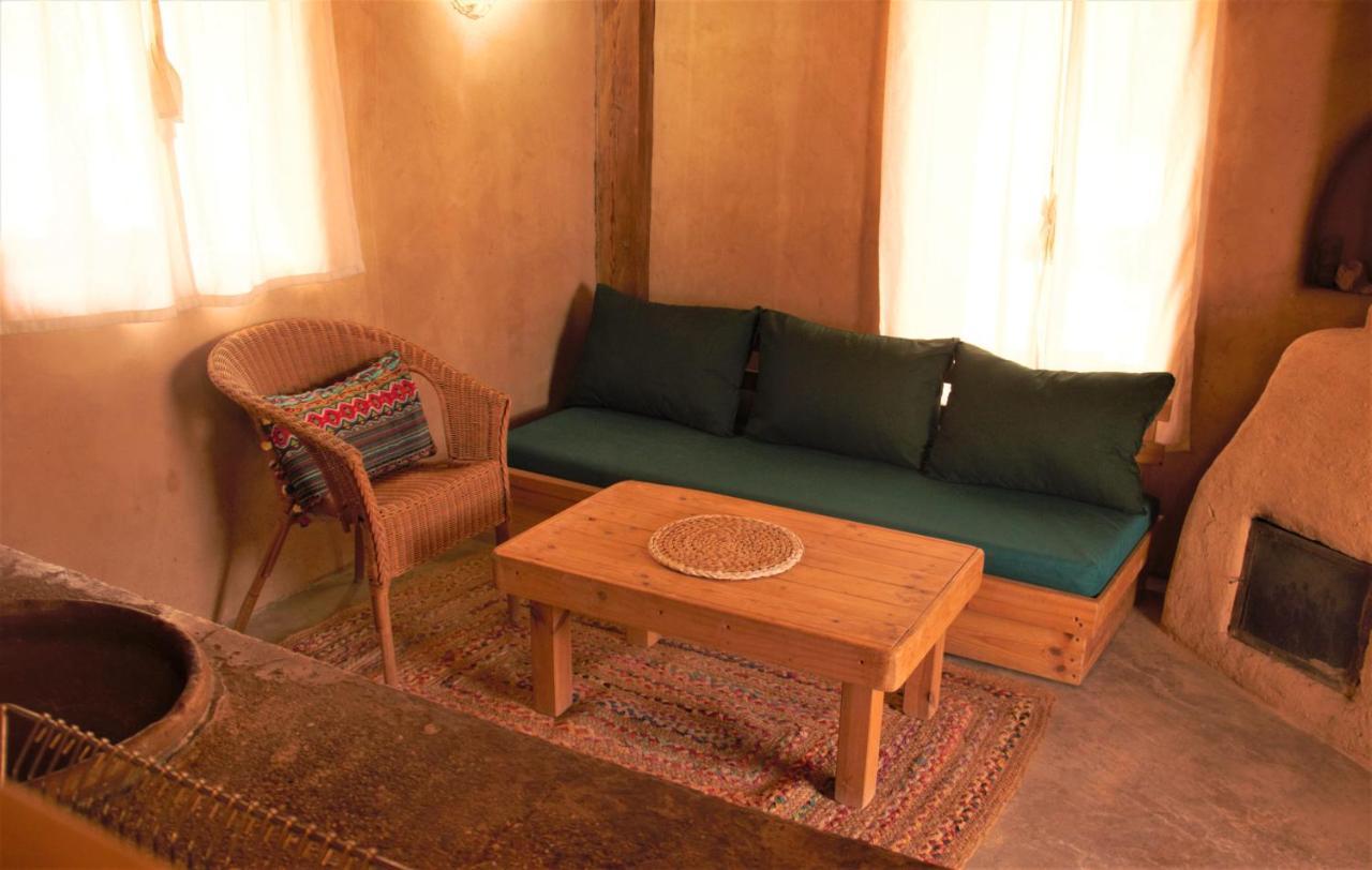 Desert Days Mud Cabin's Lodge Tzukim