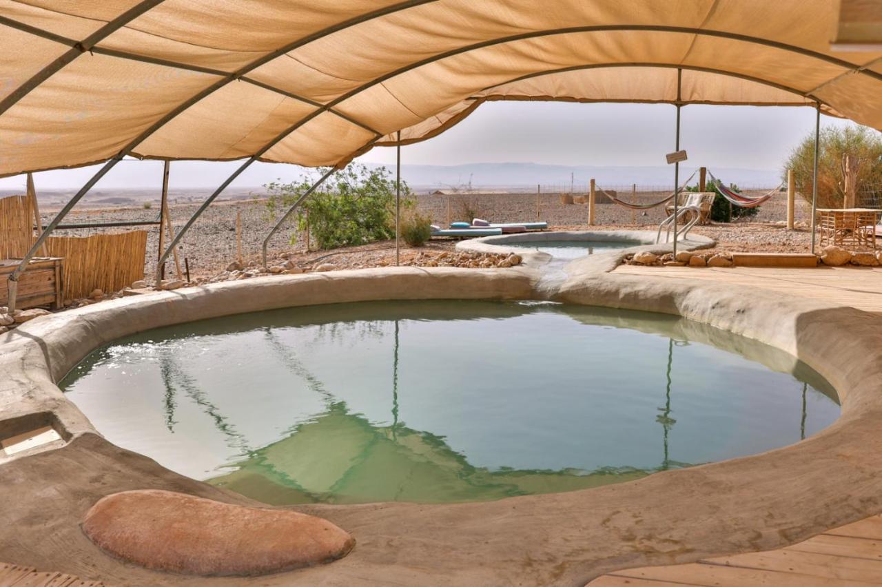 Desert Days Mud Cabin's * Tzukim