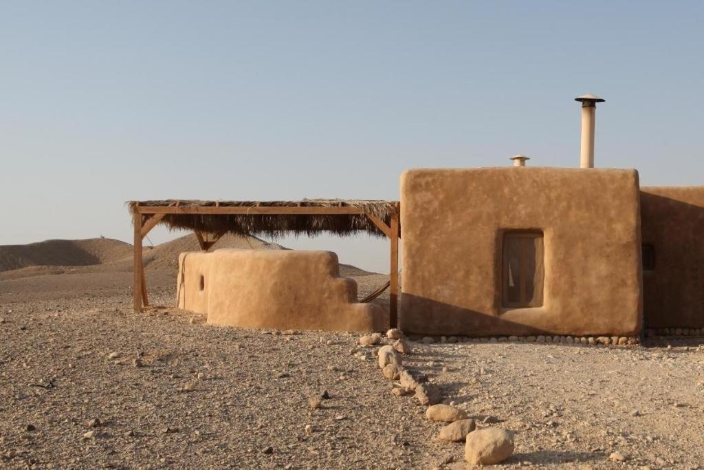 Desert Days Mud Cabin's Lodge *