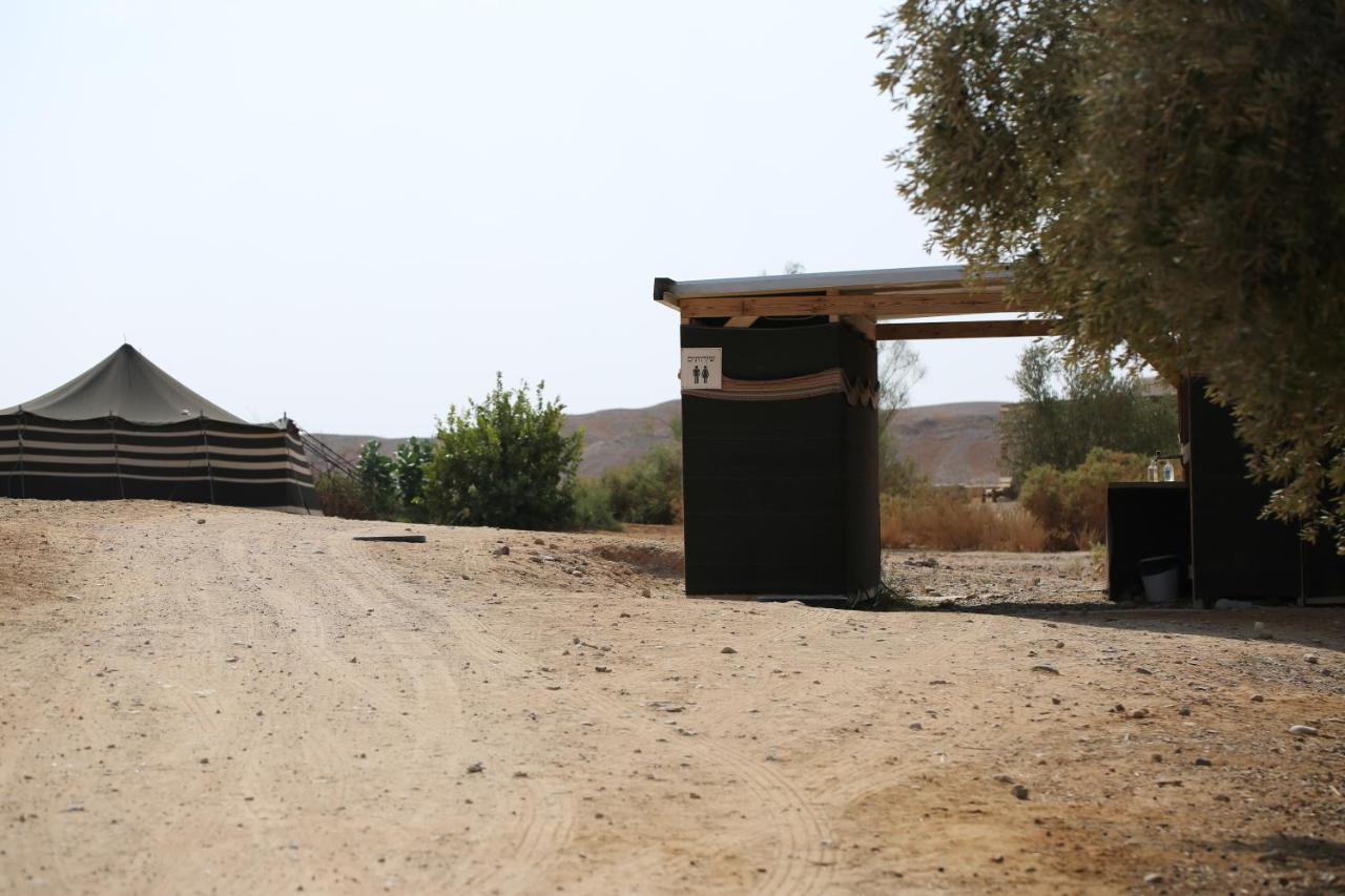 Desert Days Mud Cabin's * Tzukim