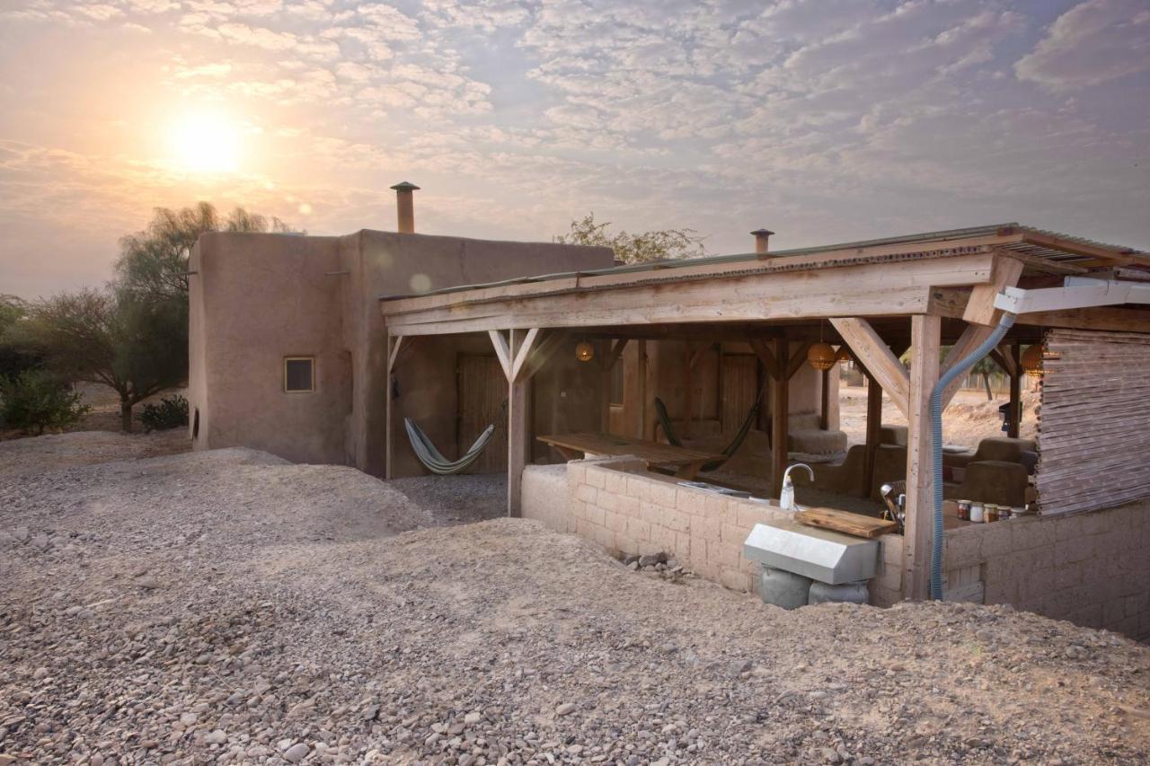 Desert Days Mud Cabin's Lodge Tzukim
