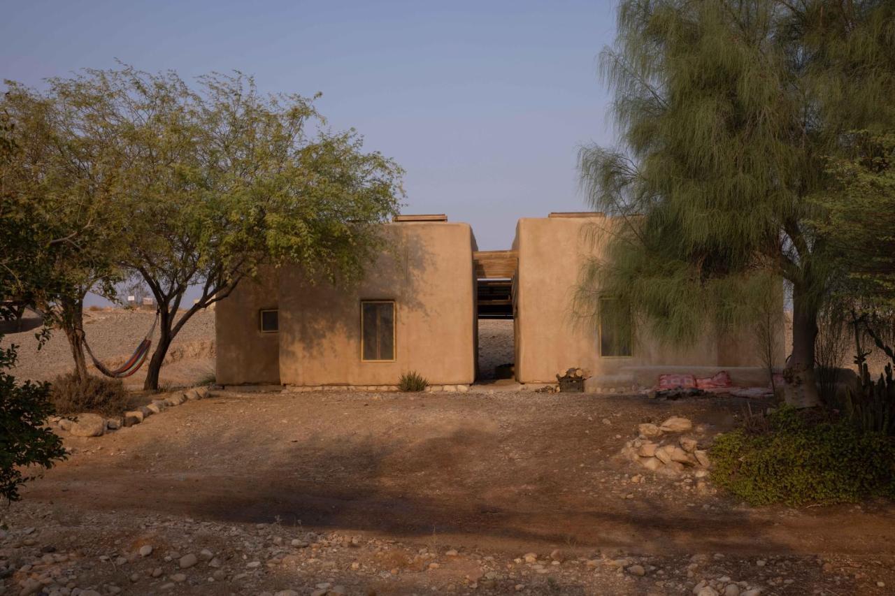 Lodge Desert Days Mud Cabin's *