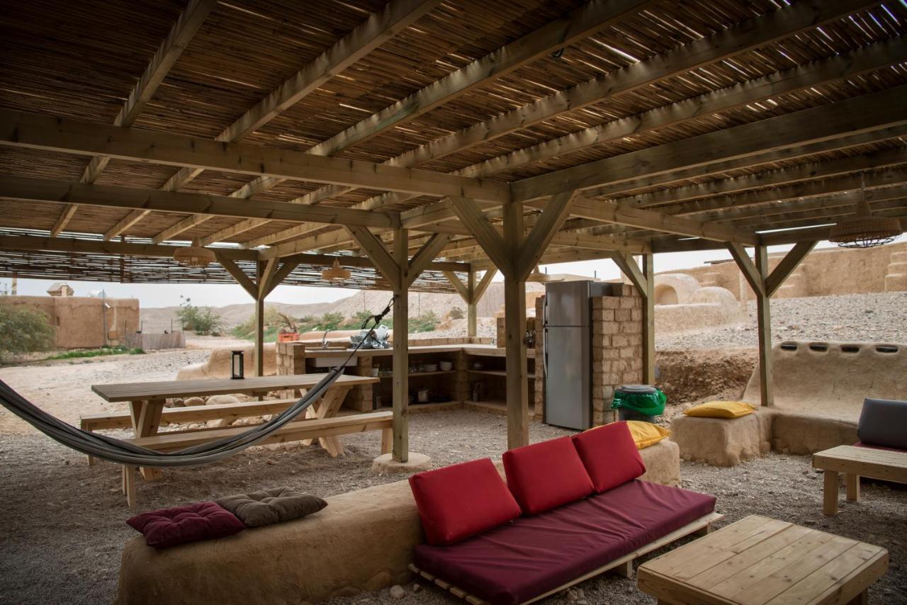 Desert Days Mud Cabin's Lodge *