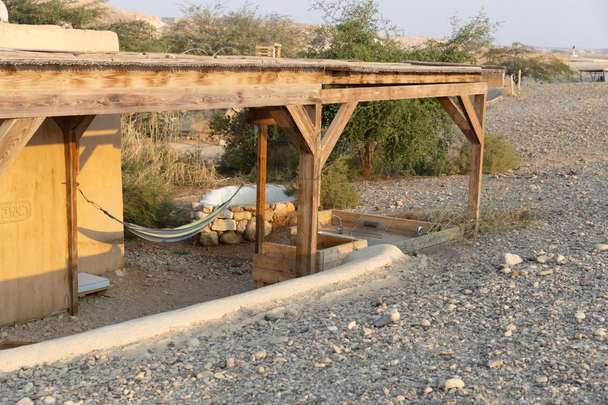 Desert Days Mud Cabin's Lodge *