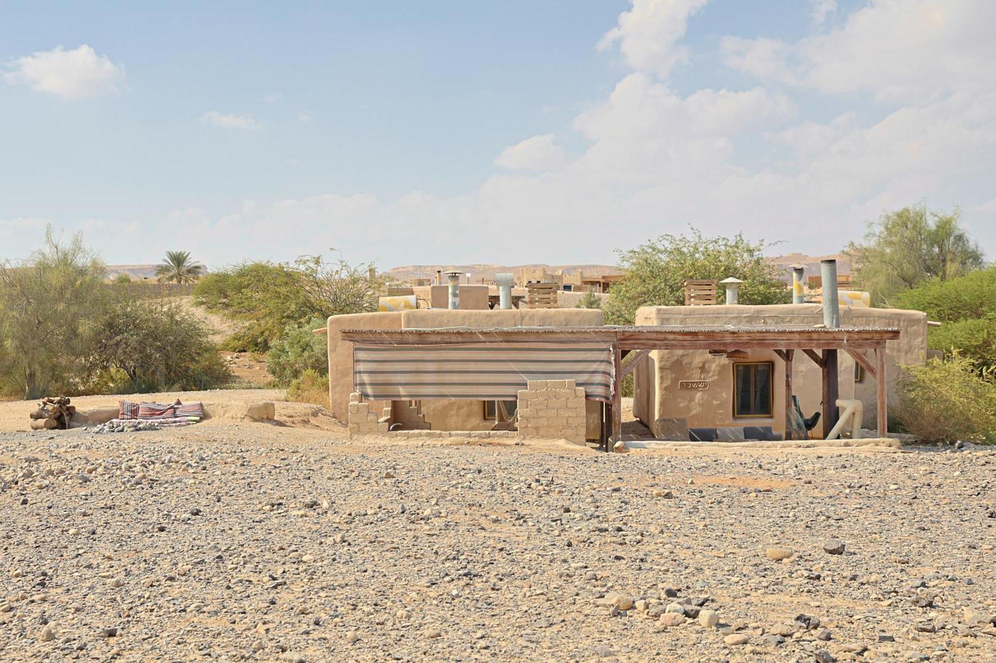 Desert Days Mud Cabin's Lodge Tzukim