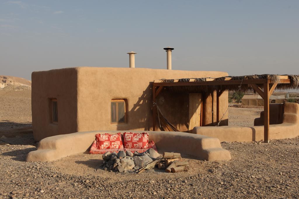 Lodge Desert Days Mud Cabin's