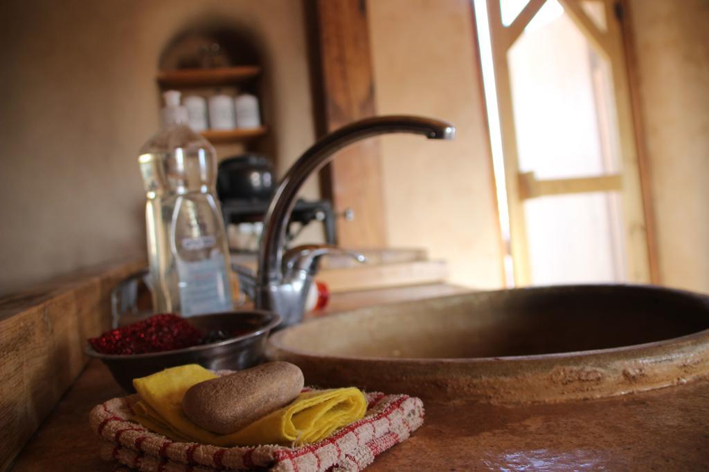 Desert Days Mud Cabin's Lodge *