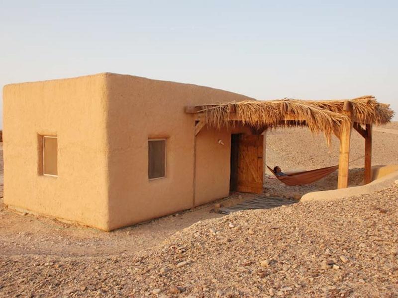 Desert Days Mud Cabin's Lodge *