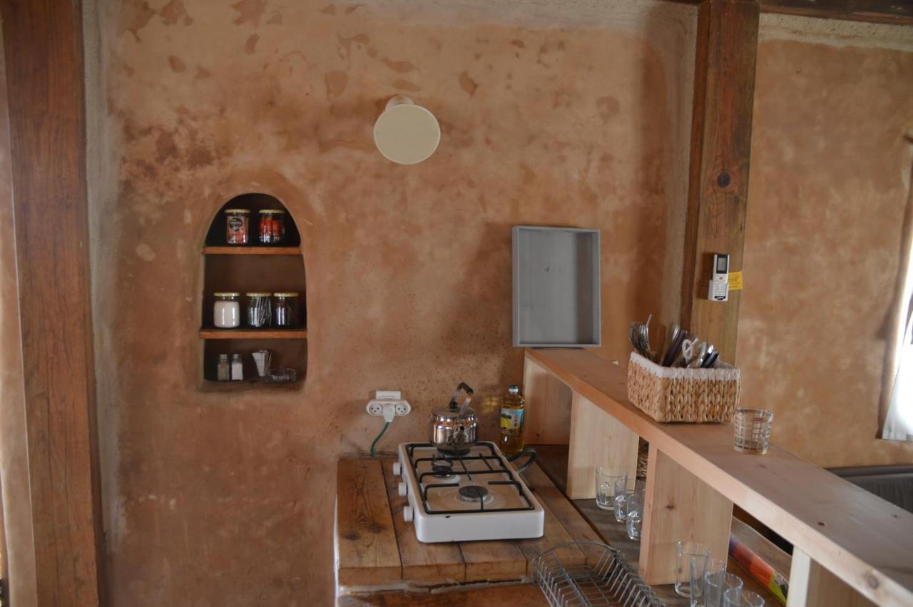 Desert Days Mud Cabin's Lodge *